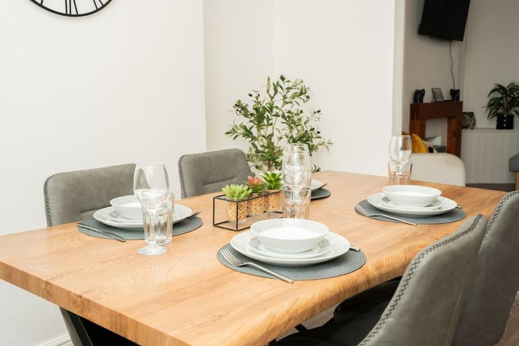 Stylish Home In York - Free Wifi & Parking - Close To Racecourse & City Centre Exterior foto