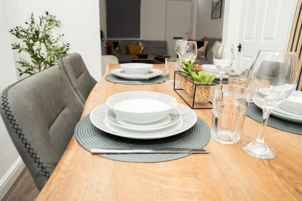 Stylish Home In York - Free Wifi & Parking - Close To Racecourse & City Centre Exterior foto